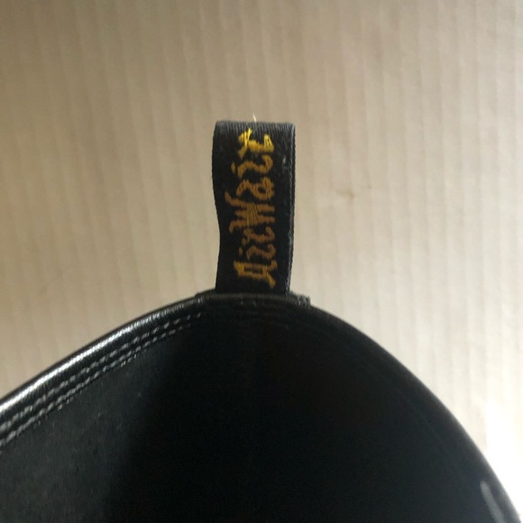 Women’s pre-loved - Dr. Martens - 1460 Greasy Leather lace-up boots. Size 6 - Picture 7 of 16